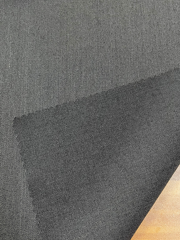 الصوف المنسوج AH-71723 65%T+32%R+3%Wمسطح وناعم، يمكن أن يعكس آثار النسيج الدقيقة ويظهر المزاج النبيل للنسيج.